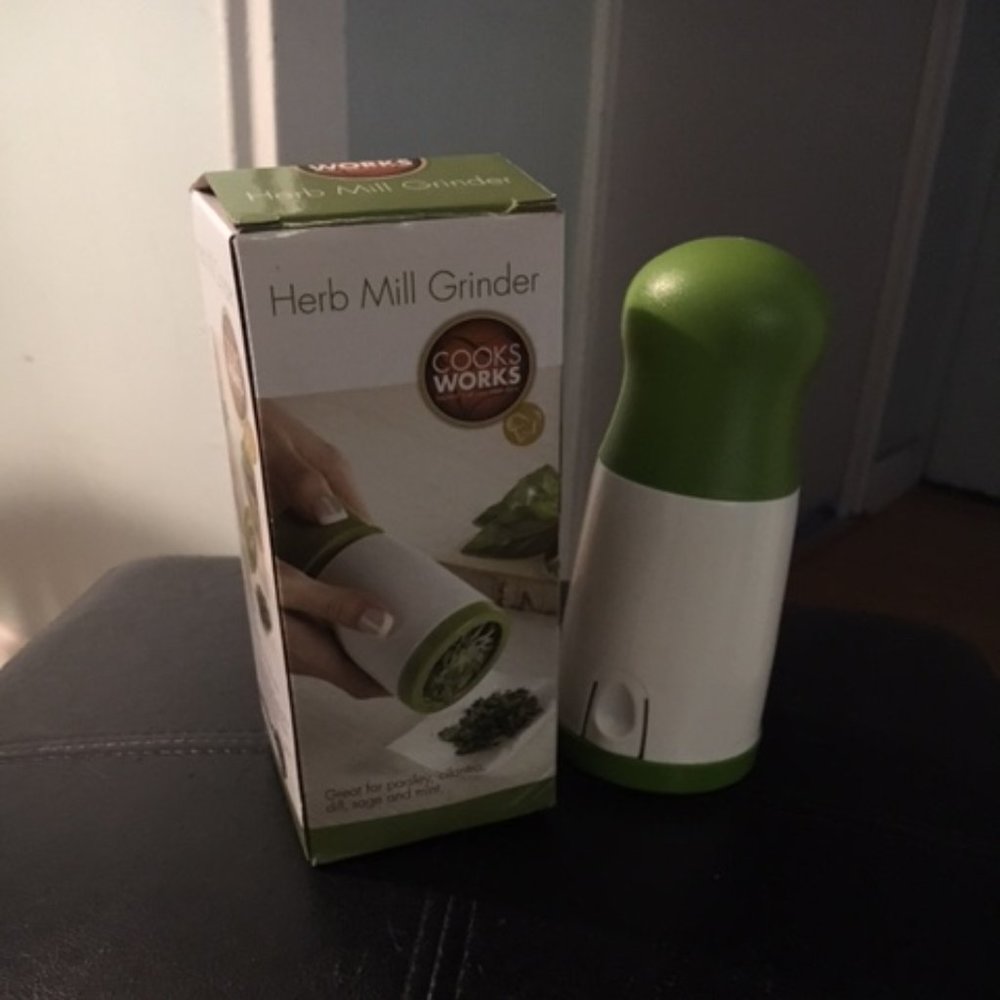 Herb Mill Grinder - NEW